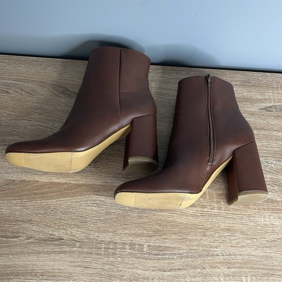 Madden Girl Steve Madden While Elegant Brown Ankle Boots - Picture 5 of 12